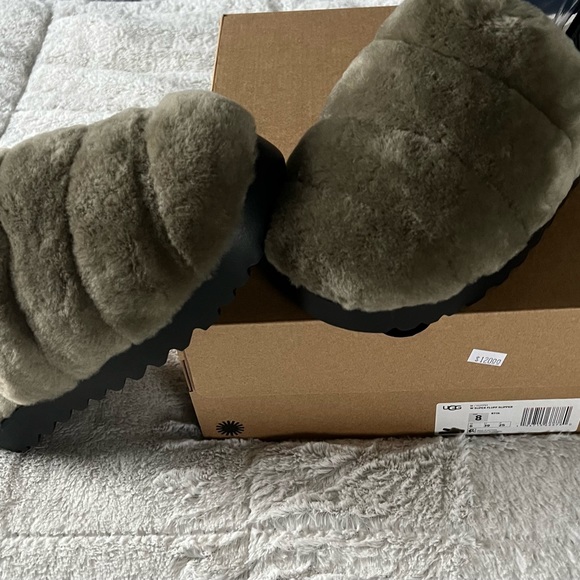 New Ugg Size 8 w super fluff slipper - Picture 5 of 14